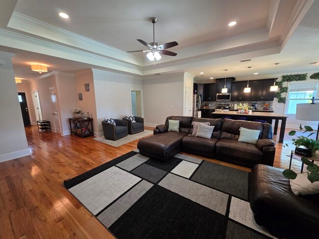 Building Photo - 2521 Lantana Ln
