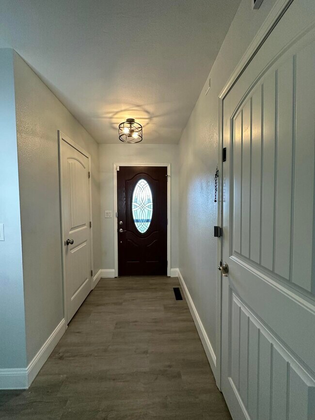 Building Photo - 8890 W Farm Rd 104