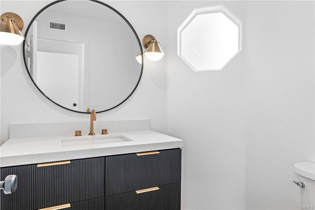 Building Photo - 2750 Point Del Mar