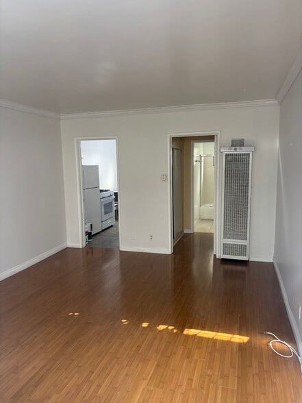 Building Photo - 924 N Ogden Dr