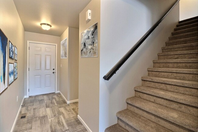 Building Photo - Luxury Twin Home near Horizon Middle Schoo...