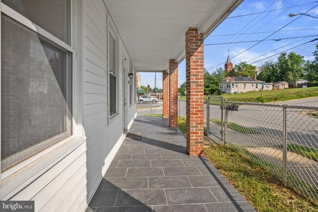 Building Photo - 138 Maryland Park Dr
