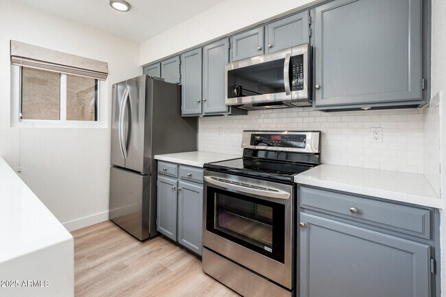 Building Photo - 6430 N 77th Way