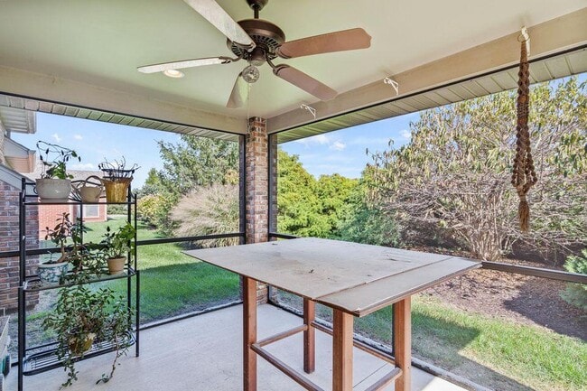 Building Photo - 1811 Trellis Ln