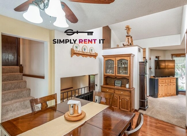 Building Photo - 3 Bedroom With 2 Car Garage, Outskirts of Ames, Available Now