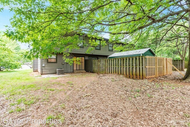 Building Photo - 3 br, 2.5 bath House - 2028 ball ave
