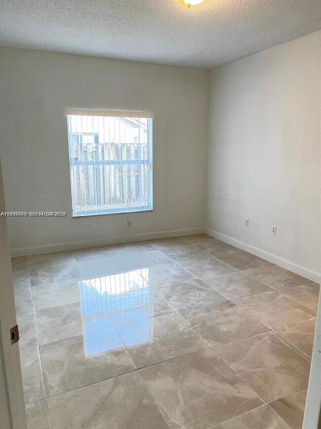 Building Photo - 8784 SW 213th Ln