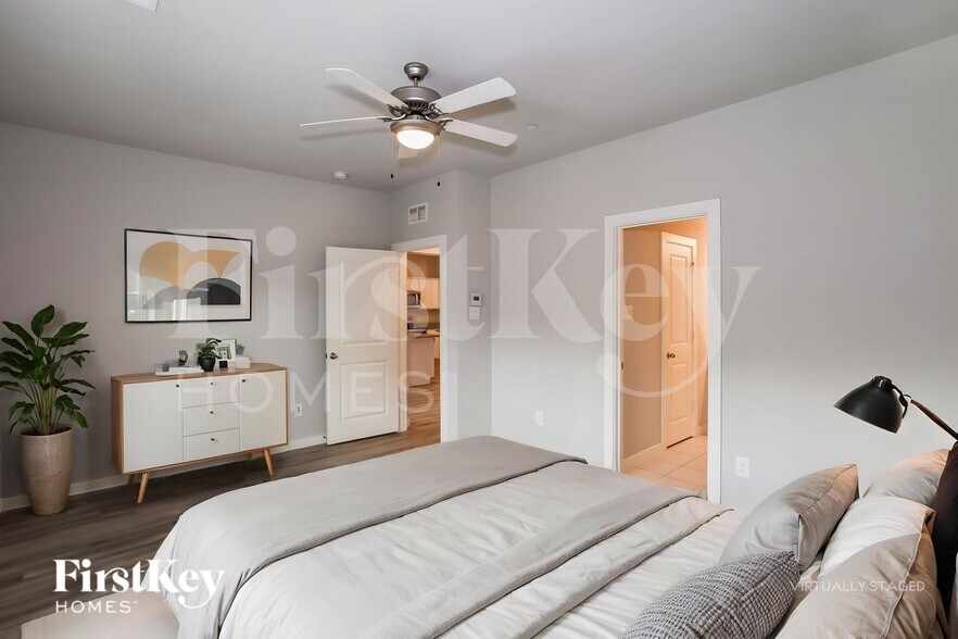 Building Photo - 613 Ava Trl