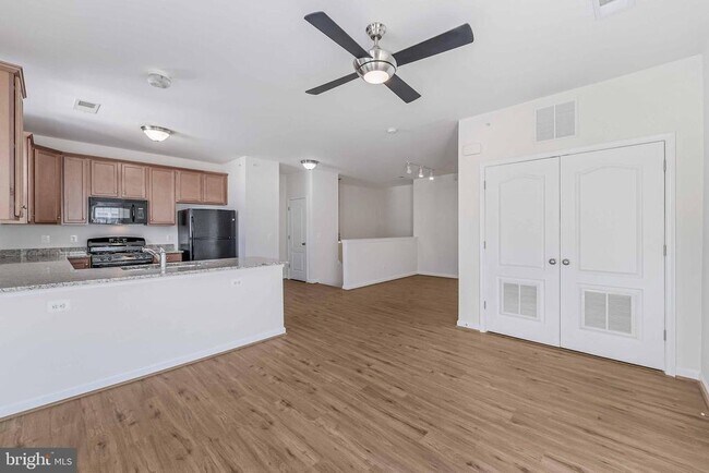 Building Photo - 42235 San Juan Terrace