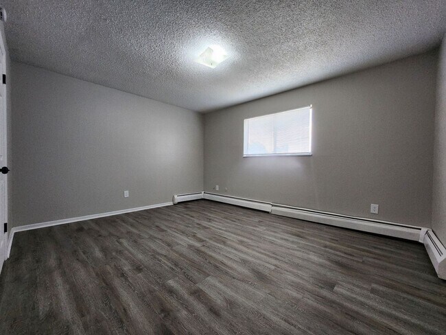 Building Photo - 49 Chestnut Dr