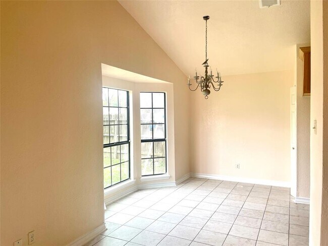 Building Photo - 8223 Woodland Willows Dr