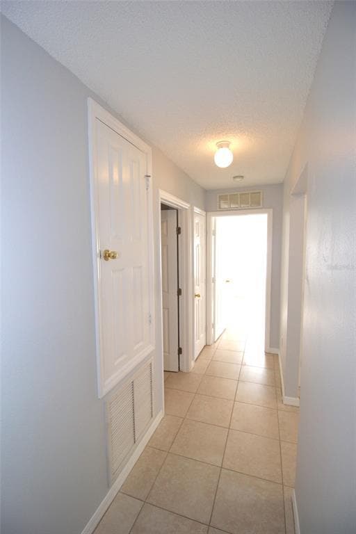 Building Photo - 12 Round Table Ln