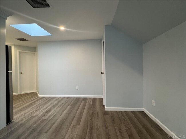 Building Photo - 817 E Walnut St