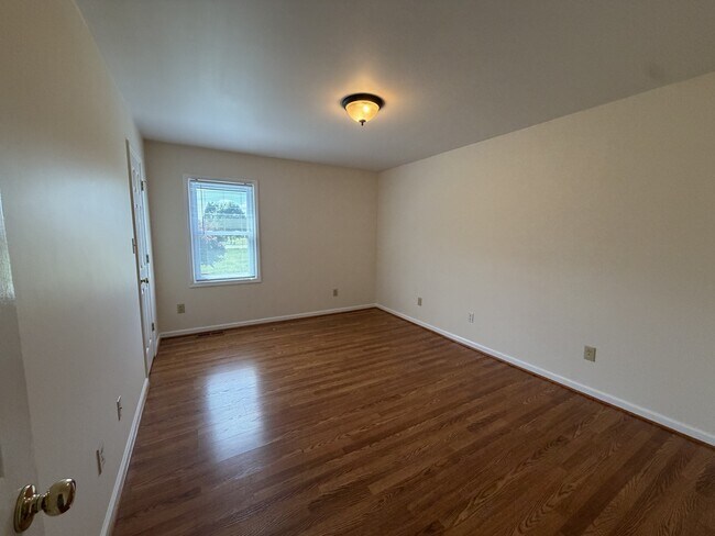 Building Photo - 236 Meadow Oaks Dr