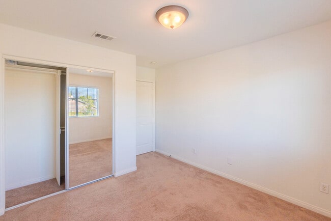 Building Photo - SIngle Family House for Rent in a quiet co...
