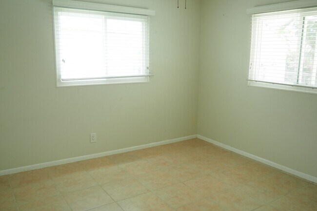 Building Photo - 10154 118th Ave