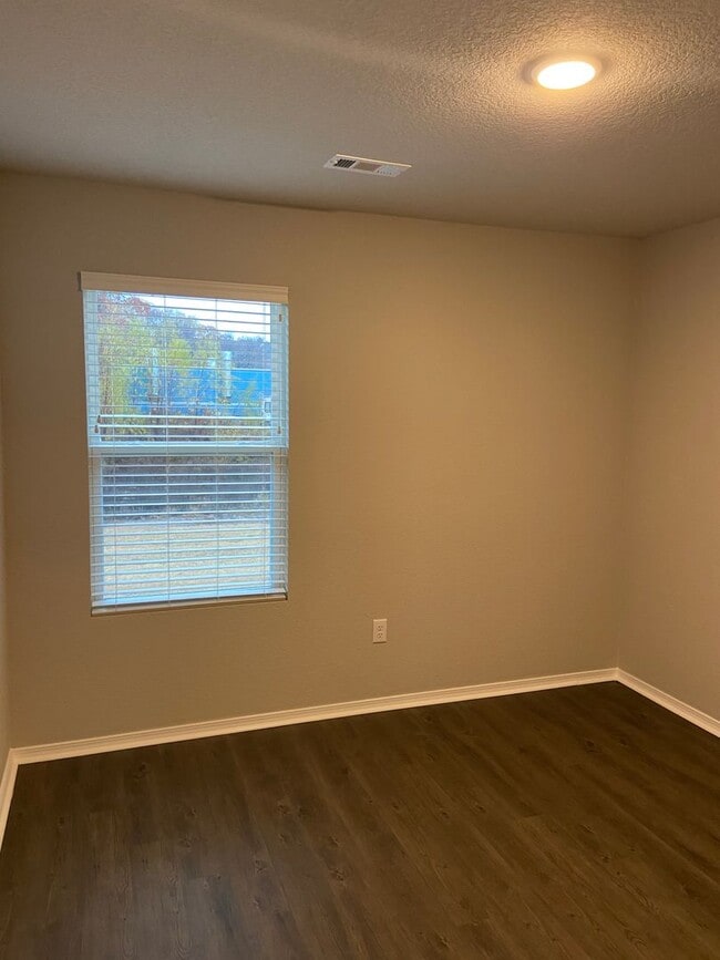 Building Photo - *Pre-leasing* Four Bedroom | Two Bathroom ...