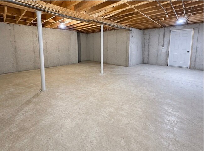 Building Photo - 31 Woodside Cir