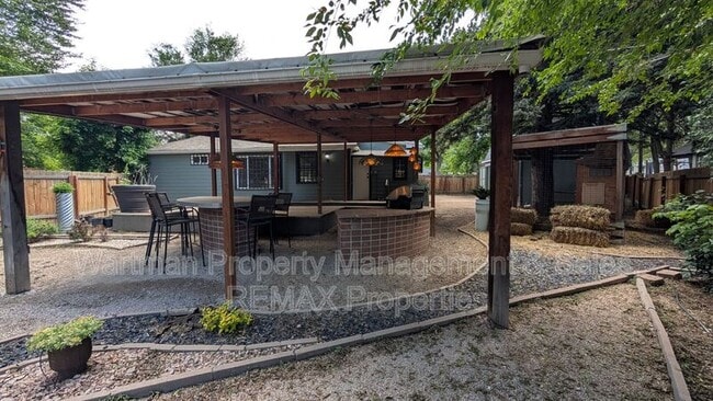 Building Photo - 202 Cheyenne Blvd