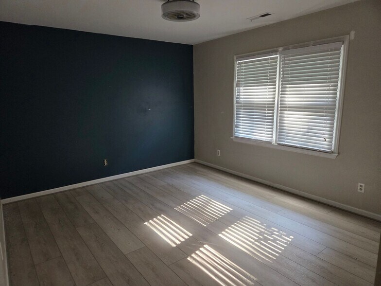 Building Photo - 85 Bridle Way