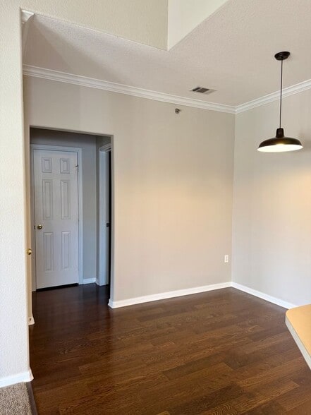 Building Photo - 6013 Castlegate Dr W