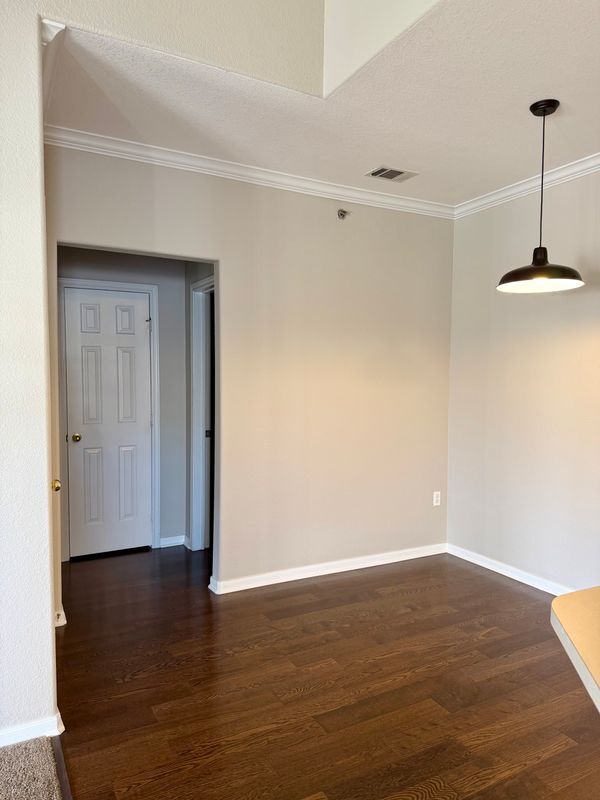 Building Photo - 6013 Castlegate Dr W