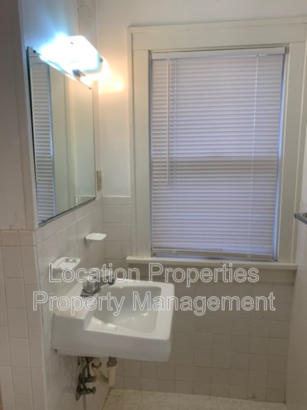 Building Photo - 1741 Vermont St