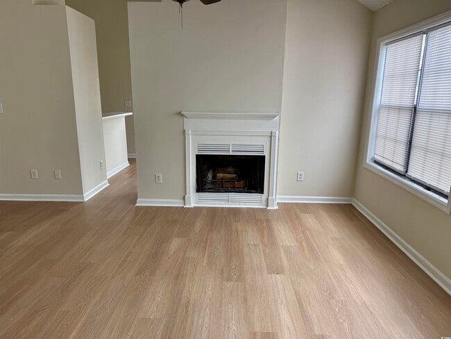 Building Photo - 911 Charles St