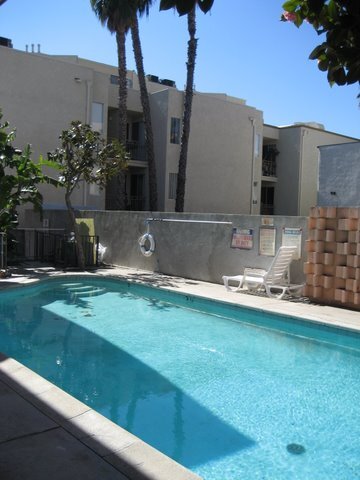 Building Photo - 1541 N Formosa Ave