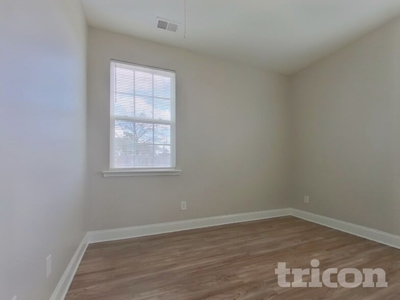 Building Photo - 11 Sedge Ct