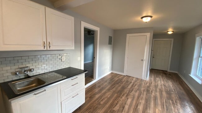 Building Photo - 433 Kayton Ave