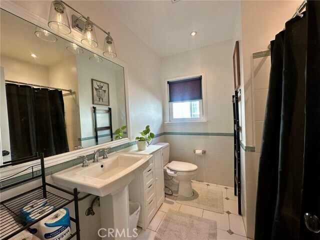 Building Photo - 206 W Mountain View Ave