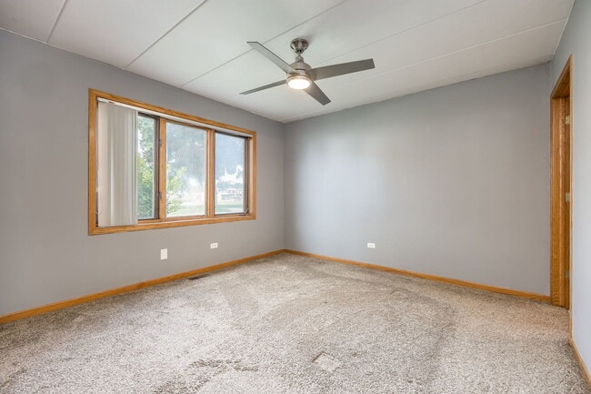 Building Photo - 9529 Minnick Ave