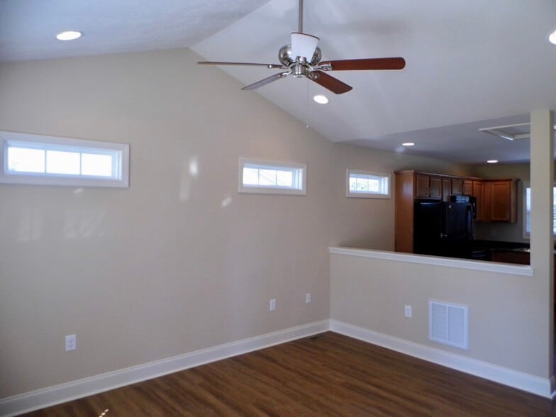 Vaulted family room with plenty of transoms to light up your tranquil space - 2312-A Belle Ave NE