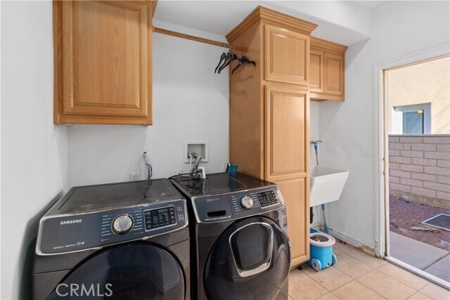 Building Photo - 18075 Lakeview Dr