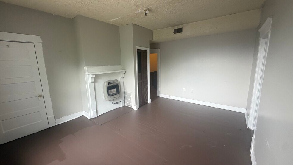 Living room - 760 Stokes St