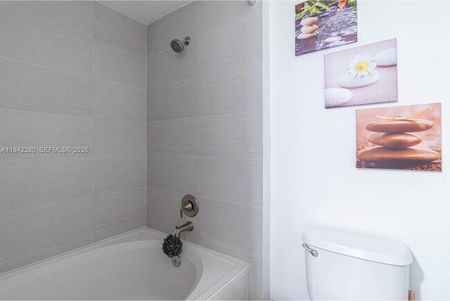 Building Photo - 3165 NE 184th St