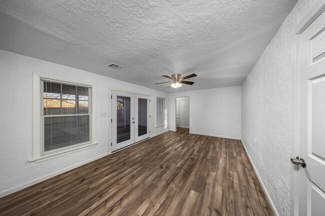 Building Photo - 1702 NW Euclid Ave