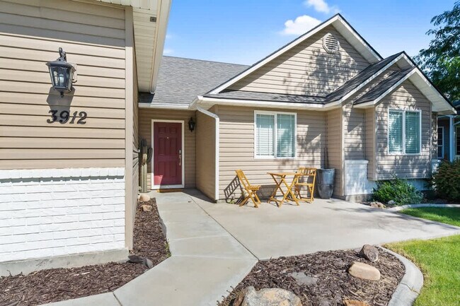 Building Photo - 3912 E Clear Springs Dr.