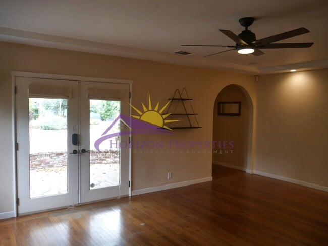 Building Photo - 841 Robertson Way