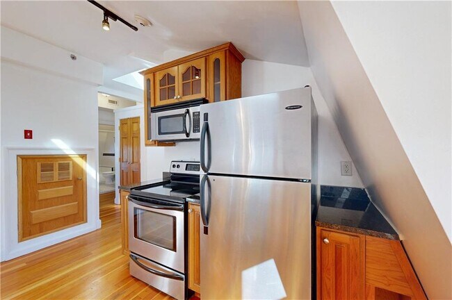 Building Photo - 54 Halsey St