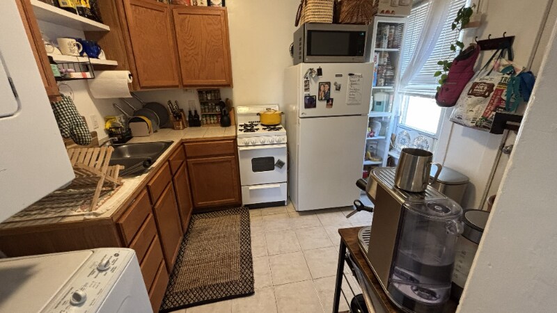 Building Photo - 2557 Grove St