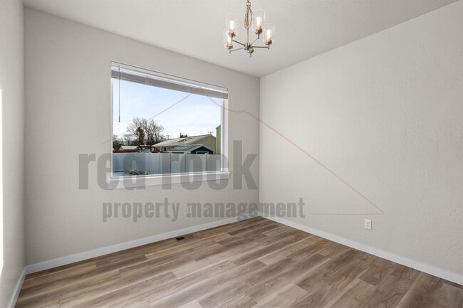 Building Photo - 1228 N Tschirley Rd
