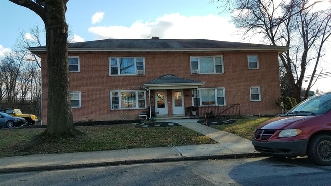 Building Photo - 4225 Sussex Dr