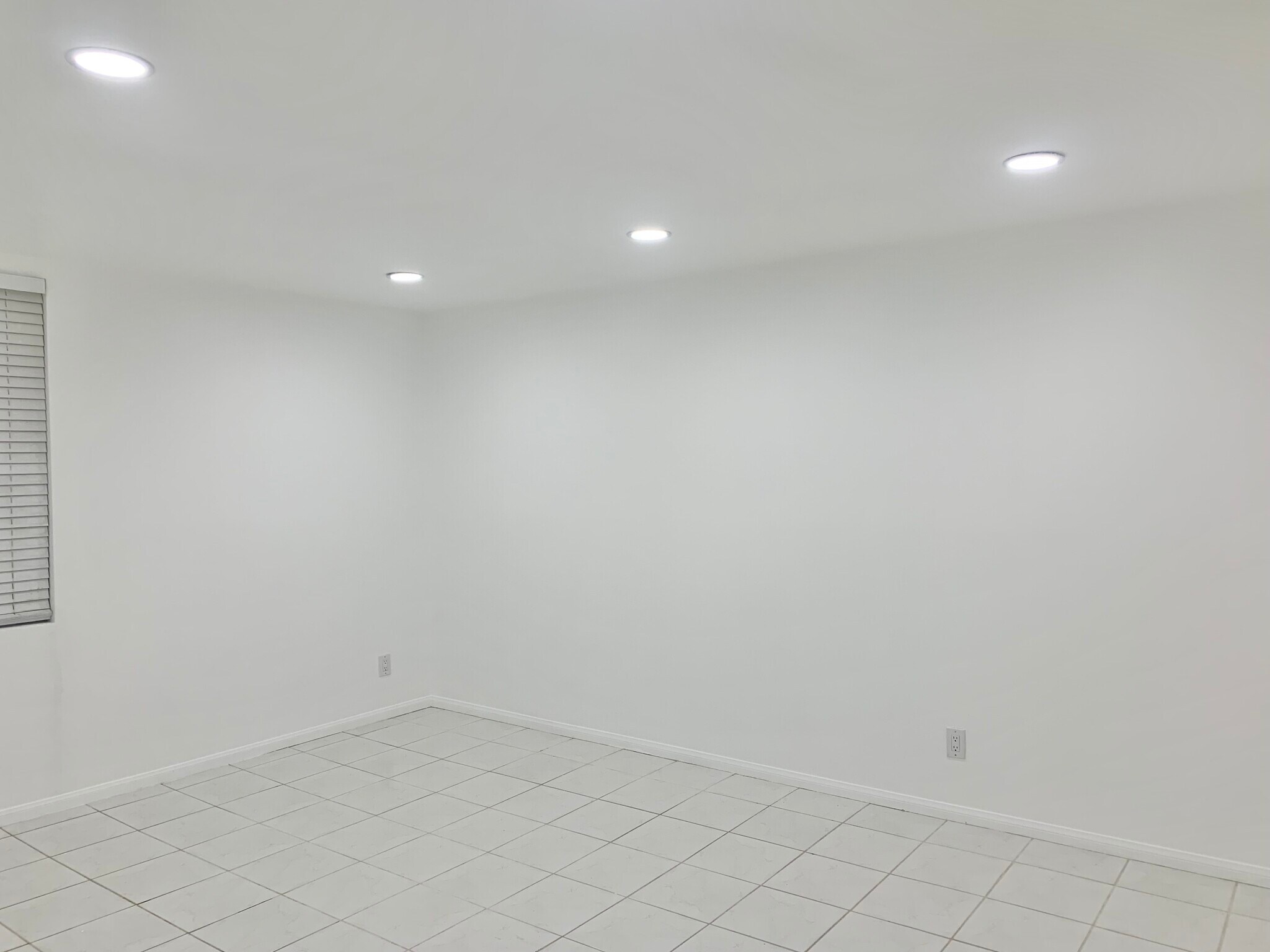 Building Photo - 5301 Balboa Blvd