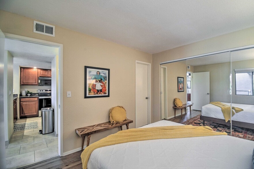 Building Photo - 4850 E Desert Cove Ave