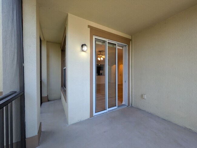 Building Photo - Second Floor Condo at Lakeside at Lakes of Windermere