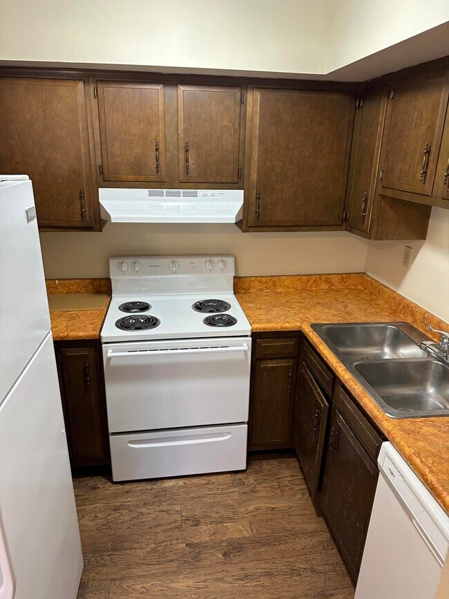 Building Photo - 165 Landings Dr