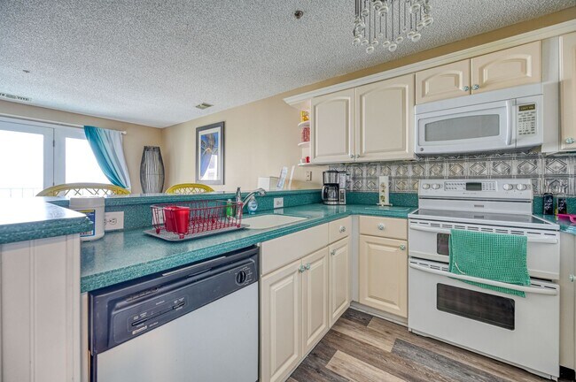 Building Photo - FULLY FURNISHED OFF-SEASON RENTAL AT THE V...
