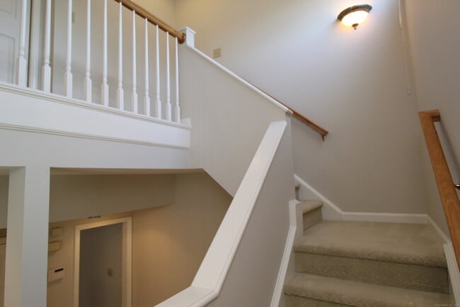 Building Photo - 42 Greystone